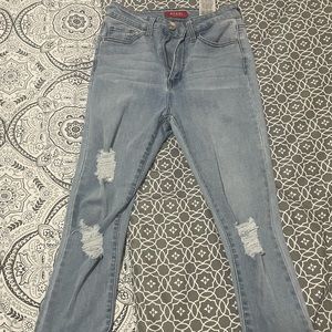 Light wash Guess skinny jeans